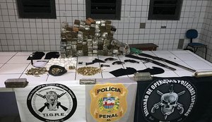 Polícia apreende mais de 70 quilos de drogas dentro de residência no Benedito Bentes