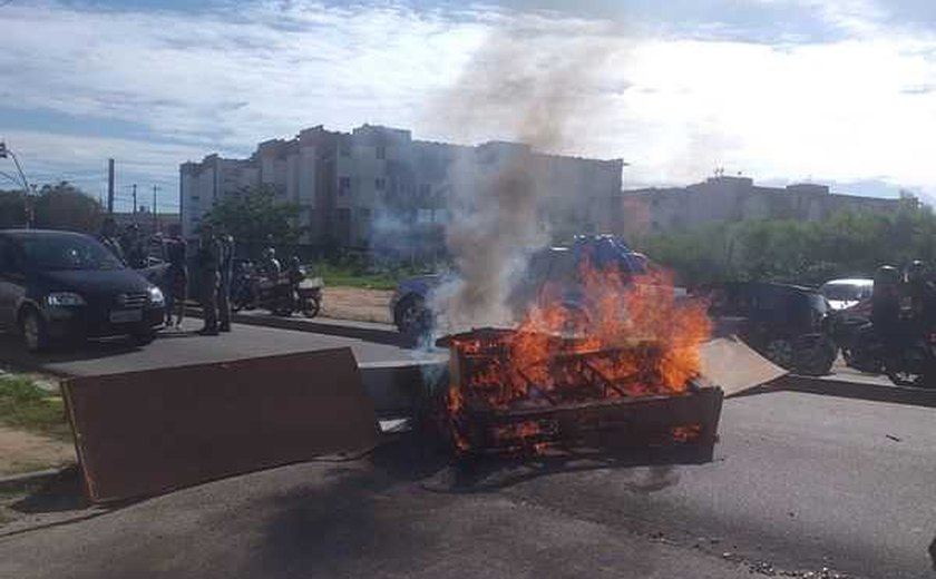 Pais realizam protesto contra abuso sofrido em creche pelo filho de apenas três anos