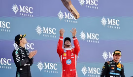 Lewis Hamilton quebra jejum da Ferrari e volta a vencer após quase dois anos