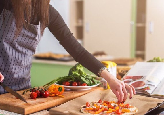 Nordestinos são os que mais gostam de cozinhar e os que mais passam o tempo em casa