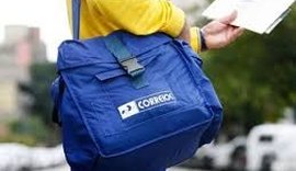 Ladrões disfarçados de carteiros dos Correios assaltam residência