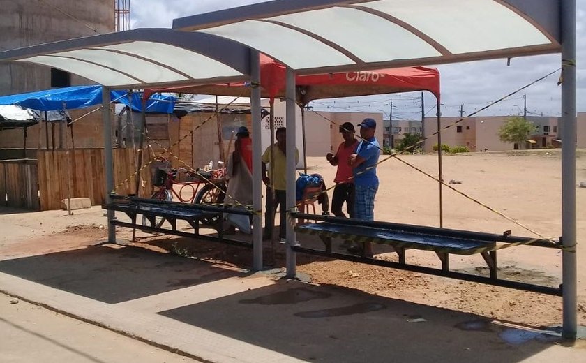 Novos abrigos de ônibus são instalados pela Prefeitura de Maceió