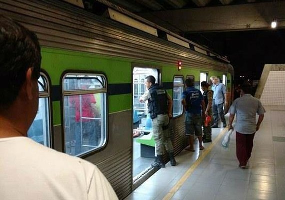 Suspeito é baleado e morre em metrô durante tentativa de assalto no Recife