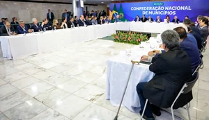 Presidente da AMA participa de encontro com Lula no Palácio do Planalto