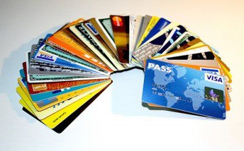 Novas regras para cartões de crédito começam a valer a partir de amanhã