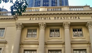 Escritor alagoano concorre à cadeira 37 da Academia Brasileira de Letras