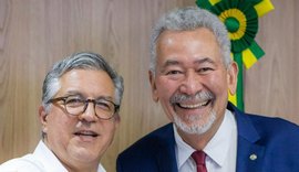 Deputado Paulão anuncia chegada de Unidades Odontológicas Móveis para Alagoas