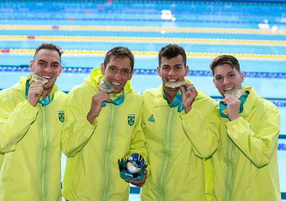 Brasil conquista o ouro no revezamento 4x200m livre masculino