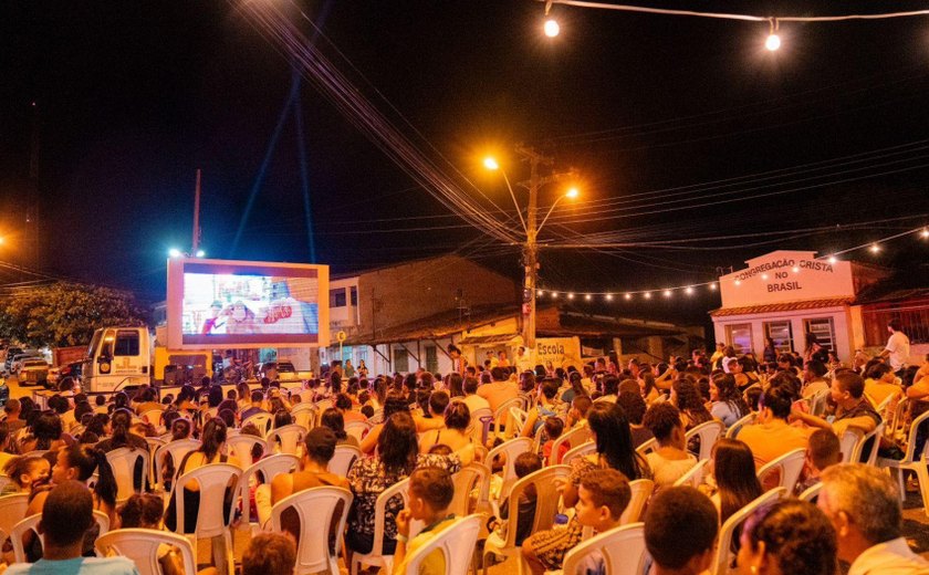 Cine Massa encerra 1ª semana com cinema itinerante em quatro bairros