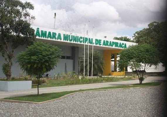 Câmara de Arapiraca adia sessão por falta de quórum