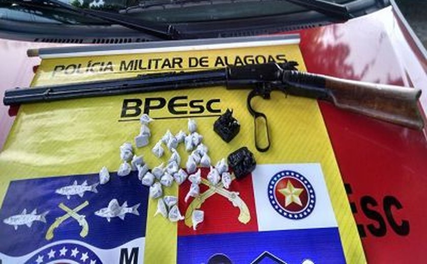 Polícia Militar apreende rifle e drogas no Benedito Bentes