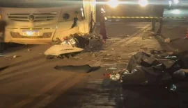 Acidente entre moto e micro-ônibus deixa dois mortos na BR-349, em Coruripe