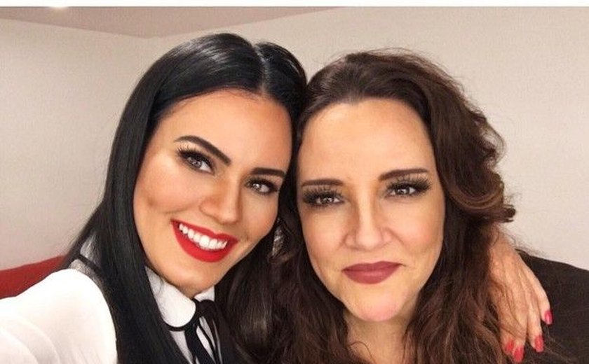 Leticia Lima posa com Ana Carolina e posta foto na web