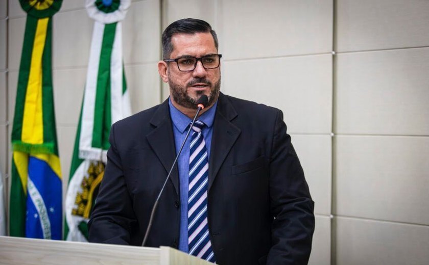 “Erotização infantil já é proibida em Maceió desde 2023”, ressalta Leonardo Dias