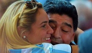 Maradona é expulso de casa pela namorada, diz apresentador argentino