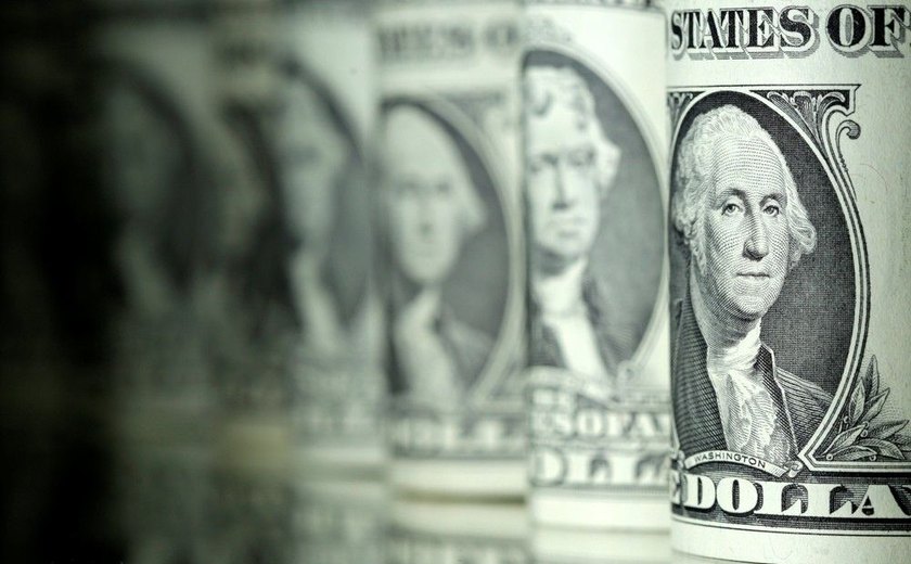 Dólar fecha em R$ 5,64 e tem maior alta para um dia em seis meses
