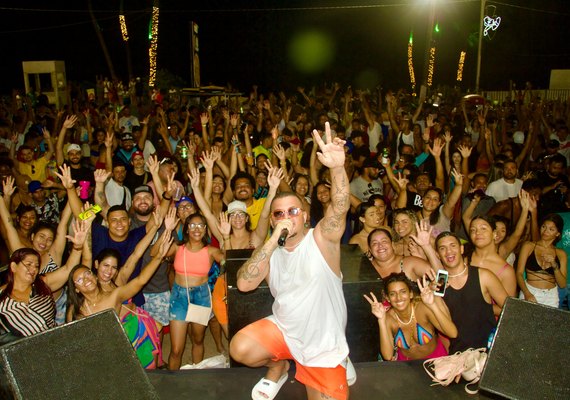 Pagode toma conta da Praia do Francês com edição especial do Samba da Vila