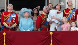 Rainha Elizabeth participa de parada militar em homenagem pelo seu aniversário