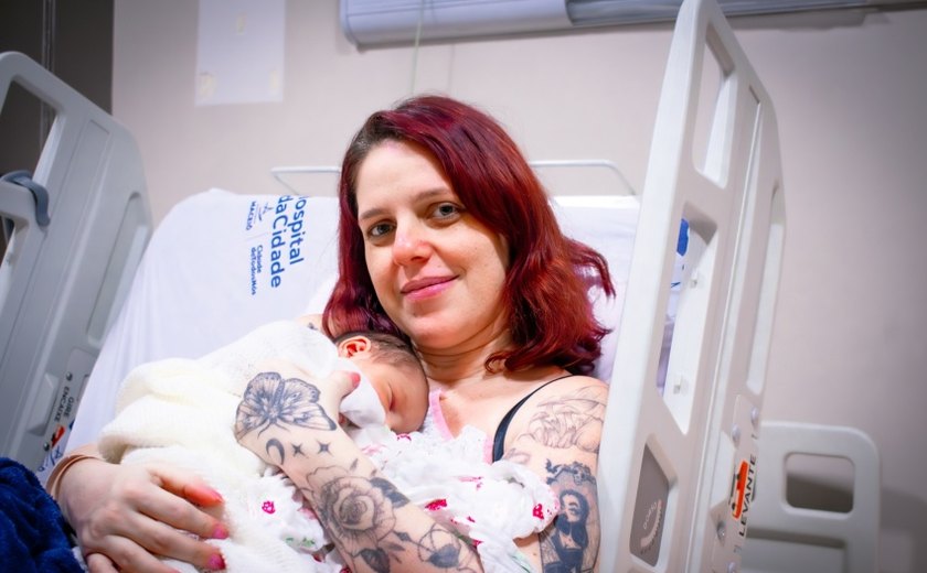 Mães internadas na maternidade do Hospital da Cidade recebem homenagem especial