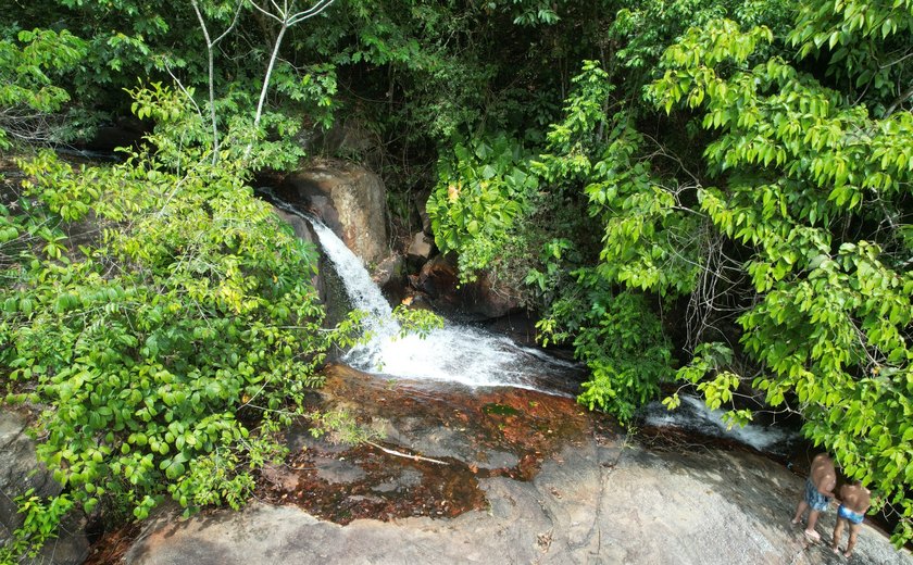 Cachoeira da Cascata, em Murici, é pura abundância da Mata Atlântica