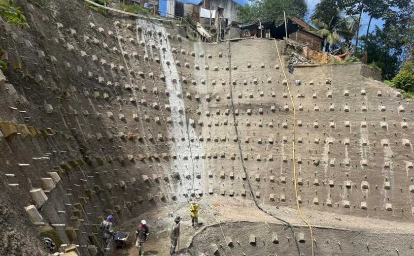 Contenções de encostas no São Jorge e Vale do Reginaldo estão próximas de serem concluídas