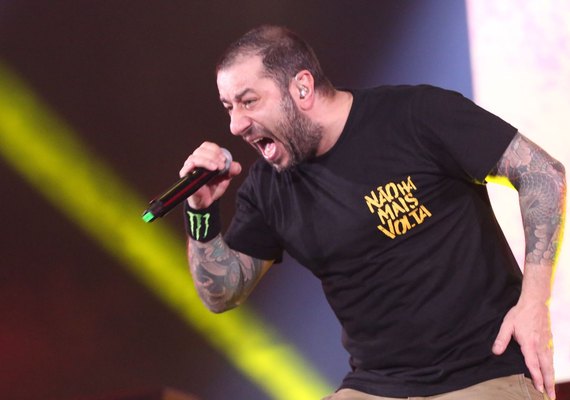 Músicos da banda CPM 22 sofrem sequestro e show é cancelado