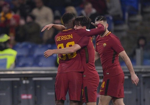 Roma goleia o Benevento e entra na zona da Champions