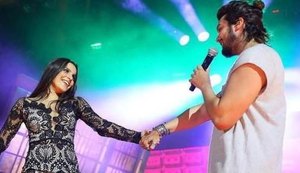 Ex-BBB Emilly Araújo sobe ao palco com Luan Santana e irrita fãs do cantor