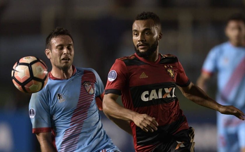 Sport leva susto, mas busca gol no fim e avança na Sul-Americana