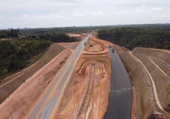 Primeiro trecho da AL-102 Norte recebe serviços de pavimentação asfáltica