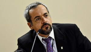 Ministro da Educação bate boca com jovens no Pará