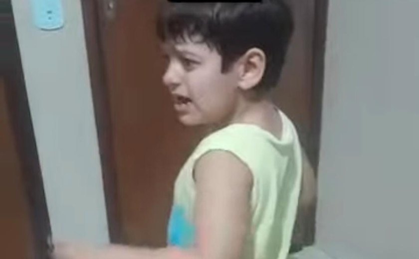 Criança autista fica assustada com soltura de fogos com estampido durante Festa da Chita