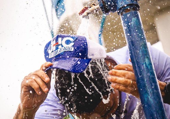 JHC visita poço artesiano em Arapiraca e destaca ações que levam dignidade à população rural