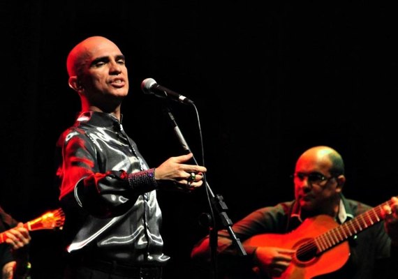 Edson Cordeiro lança CD de fado e realiza shows pelo Brasil