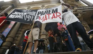 Risco de negro ser vítima de homicídio é 2,7 vezes maior no Brasil