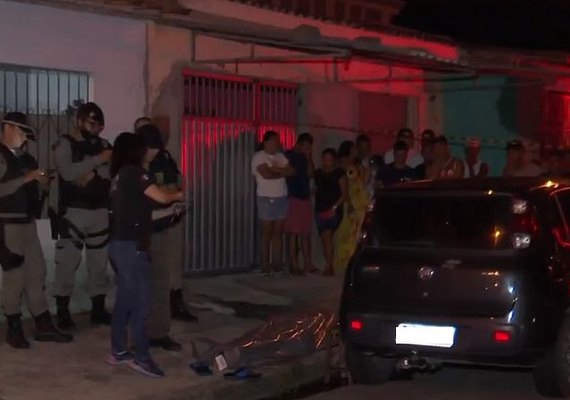 Jovem é morto com dois tiros na cabeça na parte alta de Maceió