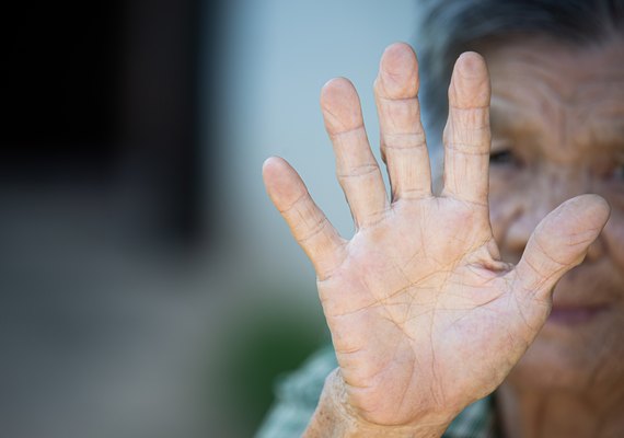 Idosa de 69 anos tem casa invadida e é estuprada por homem na parte alta de Maceió