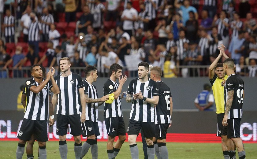 Após vitória na Copa do Brasil, Botafogo retorna ao Rio em voo fretado