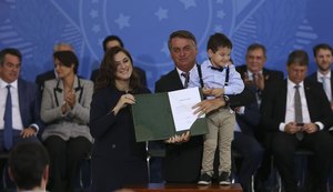 Novos ministros tomam posse no Palácio do Planalto