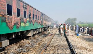 Explosão deixa dezenas de mortos em comboio no Paquistão