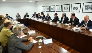 Ministros se reúnem para discutir ações de combate ao novo coronavírus