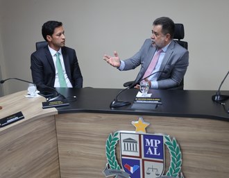 PGJ Lean Araújo recebe prefeito Rodrigo Cunha e reforça diálogo institucional