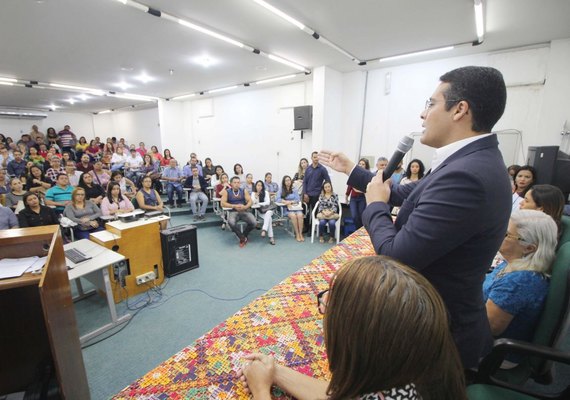 Governo empossa 128 novos servidores para a Maternidade Santa Mônica