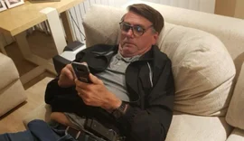 Sem saber mexer no WhatsApp, Bolsonaro apaga todos os seus seguidores