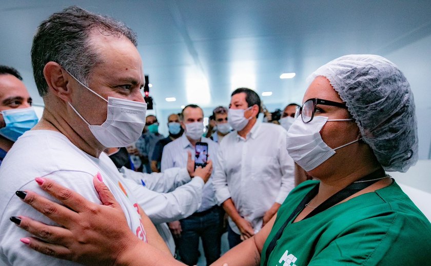 Renan Filho parabeniza enfermeiros e sinaliza novo ciclo de investimentos na saúde