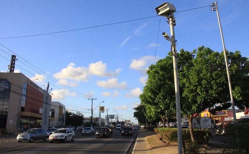 Prefeito promete usar radares móveis em Maceió