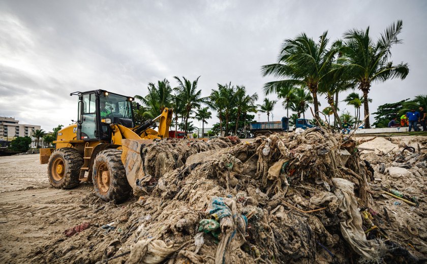 Prefeitura tira mais de 420 toneladas de lixo da foz do Salgadinho