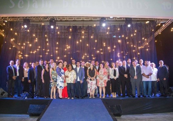 Governo de Alagoas premia municípios que atingiram meta do Escola 10 com R$ 20 milhões