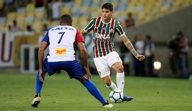 Fluminense goleia Paraná no Maracanã e sobe na tabela