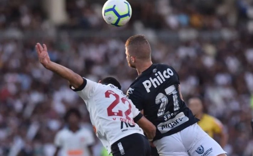 Everson defende pênalti e Santos vence Vasco com um a menos